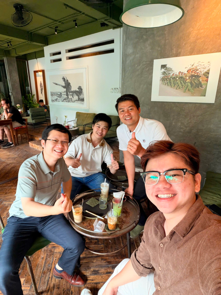 Cafe Hà Nội với học viên